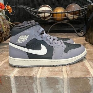 Nike Air Jordan 1Mid